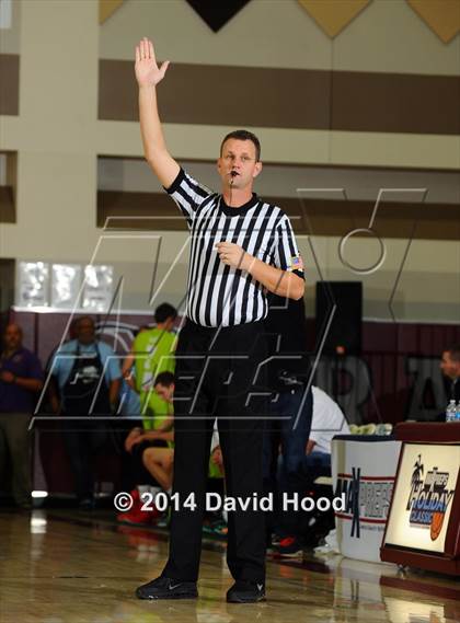 Thumbnail 3 in Serra vs. Urspring (Ulm, Germany) (MaxPreps Holiday Classic) photogallery.