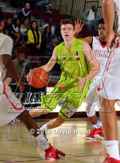 Thumbnail 3 in Serra vs. Urspring (Ulm, Germany) (MaxPreps Holiday Classic) photogallery.
