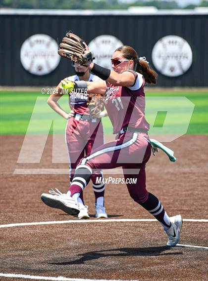 Thumbnail 1 in Franklin vs East Bernard (UIL 3A Region III Semifinal) Game 2 photogallery.