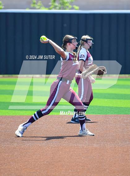Thumbnail 2 in Franklin vs East Bernard (UIL 3A Region III Semifinal) Game 2 photogallery.