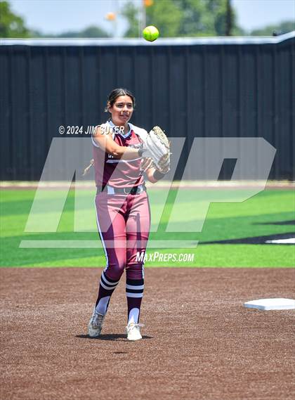 Thumbnail 1 in Franklin vs East Bernard (UIL 3A Region III Semifinal) Game 2 photogallery.