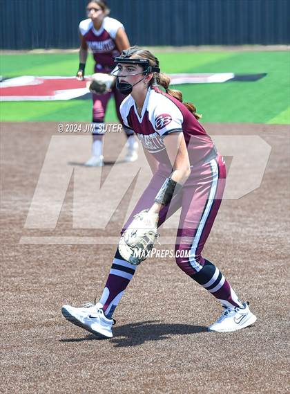 Thumbnail 1 in Franklin vs East Bernard (UIL 3A Region III Semifinal) Game 2 photogallery.