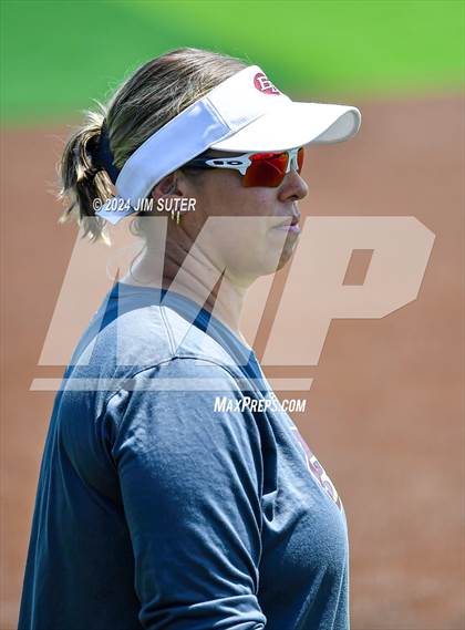 Thumbnail 1 in Franklin vs East Bernard (UIL 3A Region III Semifinal) Game 2 photogallery.