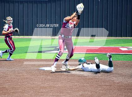 Thumbnail 2 in Franklin vs East Bernard (UIL 3A Region III Semifinal) Game 2 photogallery.