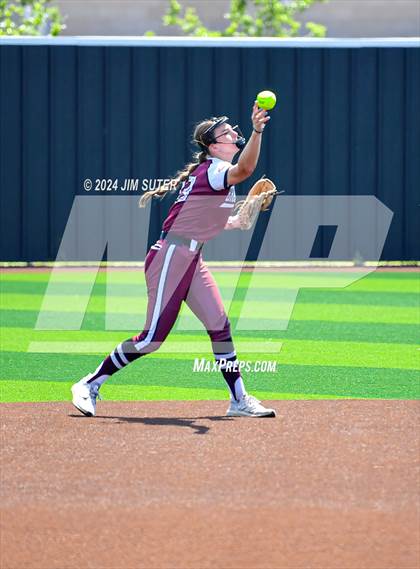 Thumbnail 3 in Franklin vs East Bernard (UIL 3A Region III Semifinal) Game 2 photogallery.
