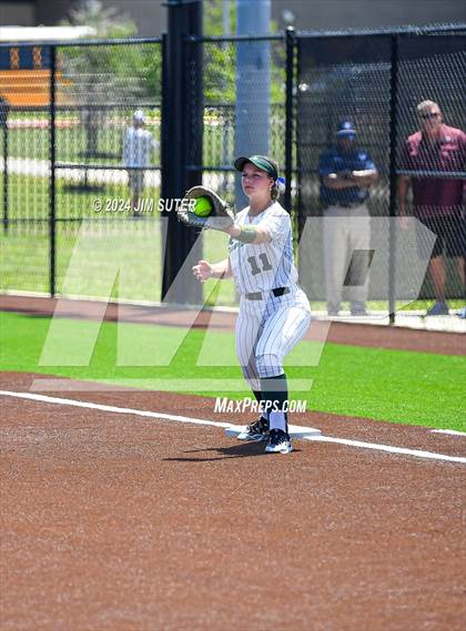 Thumbnail 2 in Franklin vs East Bernard (UIL 3A Region III Semifinal) Game 2 photogallery.