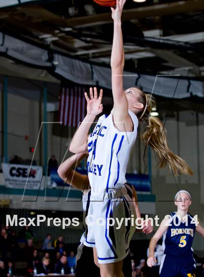 Thumbnail 1 in Hoosic Valley vs. Harpursville (NYSPHSAA Class C Semifinal) photogallery.