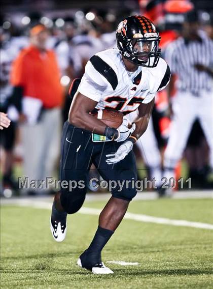 Thumbnail 1 in Wyatt vs. Aledo (4A Region 1 Bi-District Playoffs) photogallery.