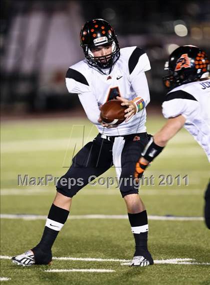 Thumbnail 3 in Wyatt vs. Aledo (4A Region 1 Bi-District Playoffs) photogallery.