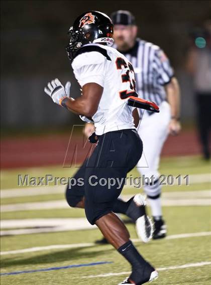 Thumbnail 1 in Wyatt vs. Aledo (4A Region 1 Bi-District Playoffs) photogallery.