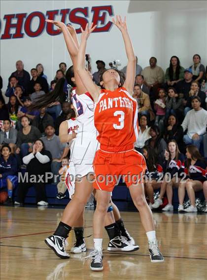 Thumbnail 3 in Poly vs. Bellarmine-Jefferson (CIF SS Playoffs) photogallery.