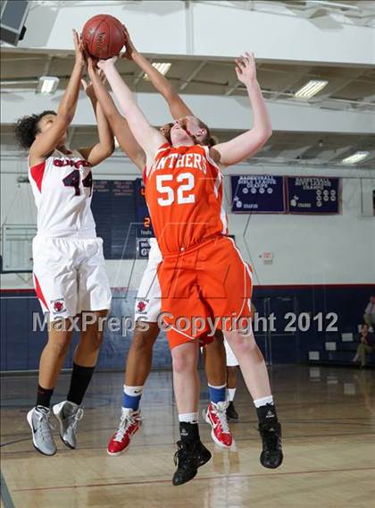 Thumbnail 2 in Poly vs. Bellarmine-Jefferson (CIF SS Playoffs) photogallery.