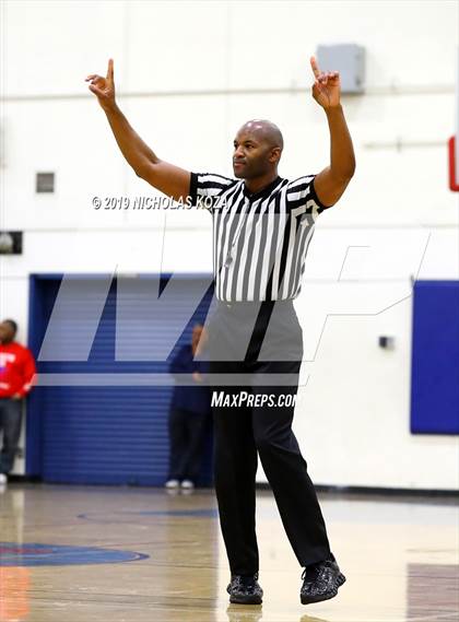 Thumbnail 1 in Serra vs. George Washington Prep photogallery.