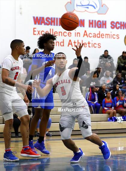 Thumbnail 3 in Serra vs. George Washington Prep photogallery.