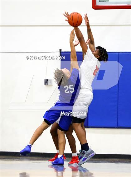 Thumbnail 1 in Serra vs. George Washington Prep photogallery.