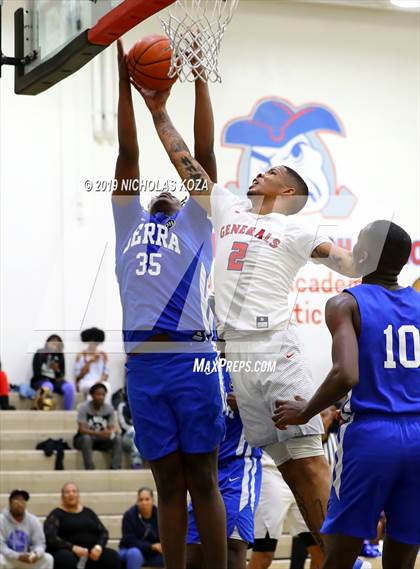 Thumbnail 3 in Serra vs. George Washington Prep photogallery.