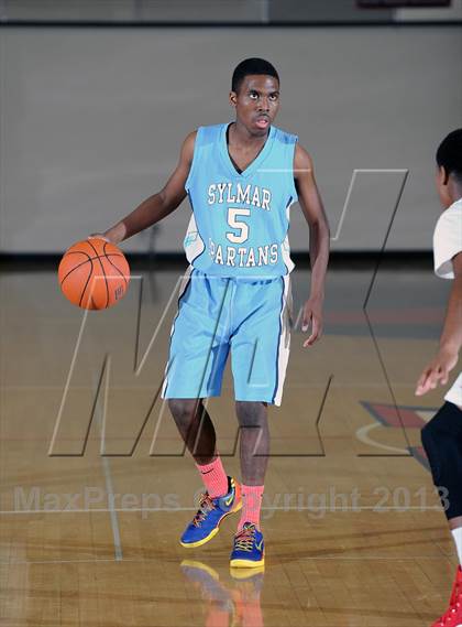 Thumbnail 3 in Leuzinger vs. Sylmar (Rose City Roundball Classic) photogallery.