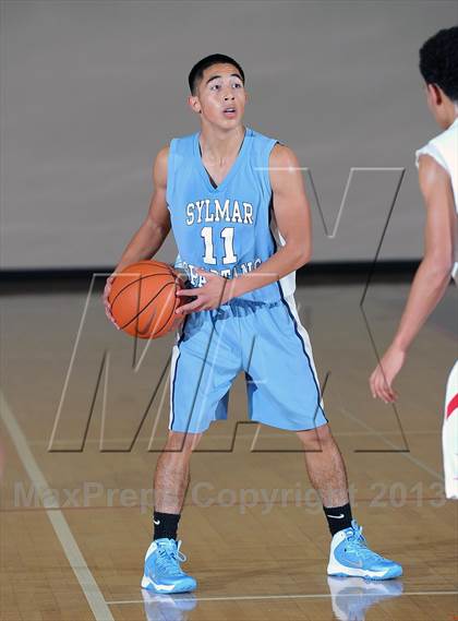 Thumbnail 2 in Leuzinger vs. Sylmar (Rose City Roundball Classic) photogallery.