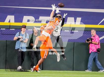 Thumbnail 3 in DeSoto vs Rockwall UIL 6A D1 Playoff photogallery.