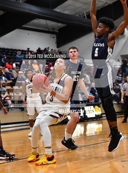 Thumbnail 2 in England vs. Maumelle Charter photogallery.