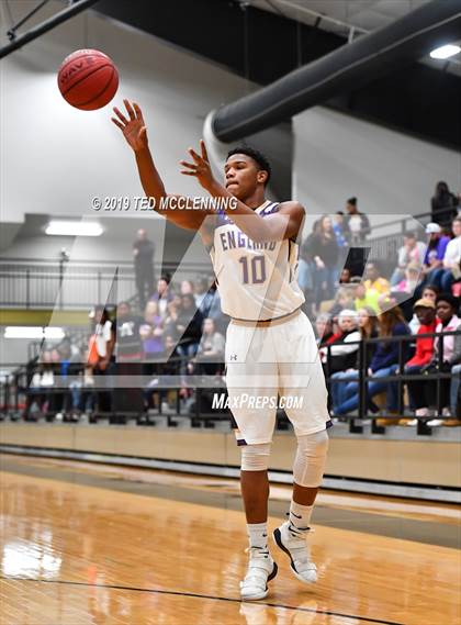 Thumbnail 3 in England vs. Maumelle Charter photogallery.