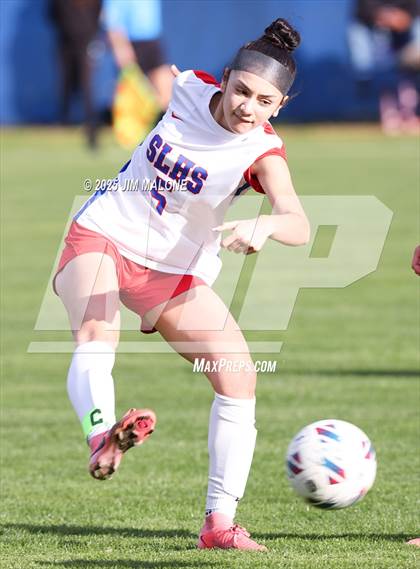 Thumbnail 2 in American vs. San Leandro photogallery.