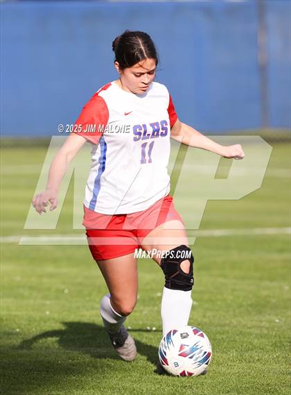 Thumbnail 2 in American vs. San Leandro photogallery.