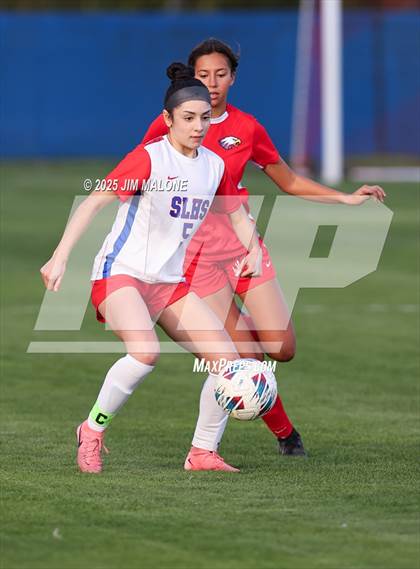 Thumbnail 3 in American vs. San Leandro photogallery.