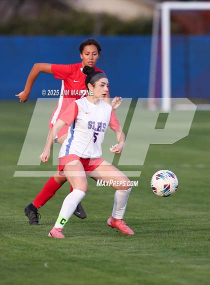 Thumbnail 2 in American vs. San Leandro photogallery.