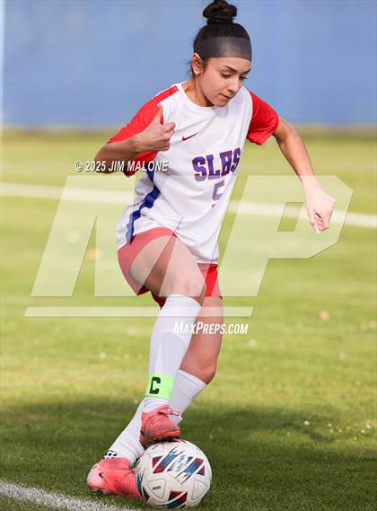 Thumbnail 2 in American vs. San Leandro photogallery.