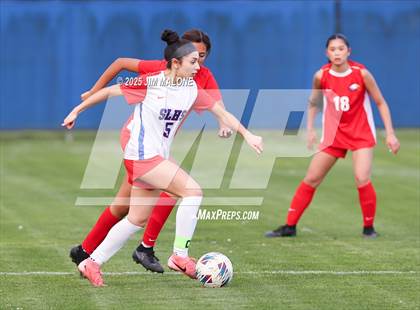 Thumbnail 2 in American vs. San Leandro photogallery.
