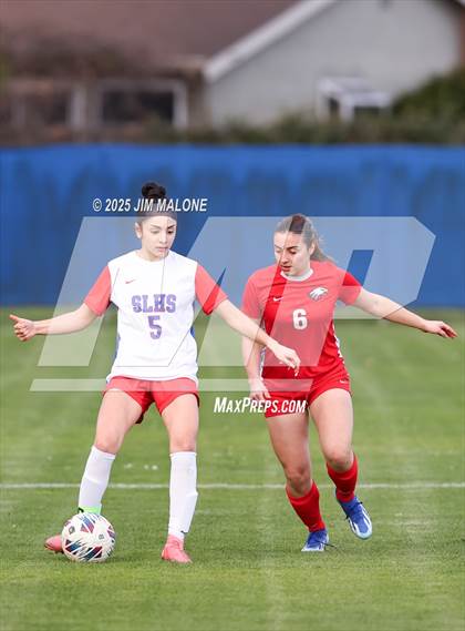 Thumbnail 3 in American vs. San Leandro photogallery.