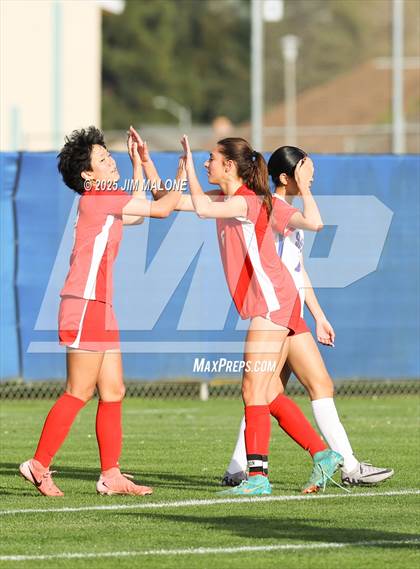 Thumbnail 3 in American vs. San Leandro photogallery.