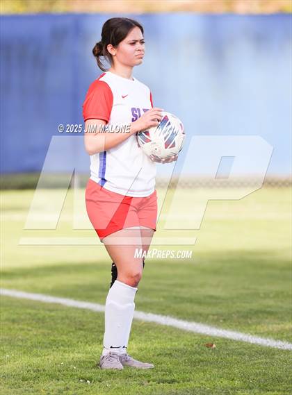 Thumbnail 3 in American vs. San Leandro photogallery.