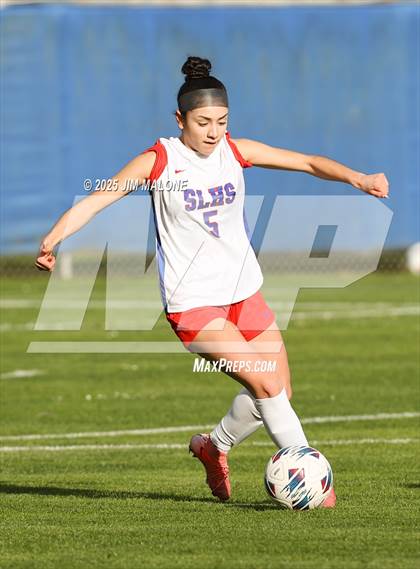 Thumbnail 3 in American vs. San Leandro photogallery.