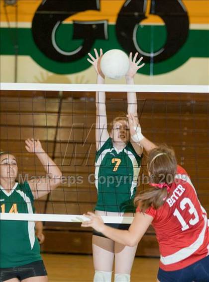 Thumbnail 1 in Beyer @ Davis photogallery.