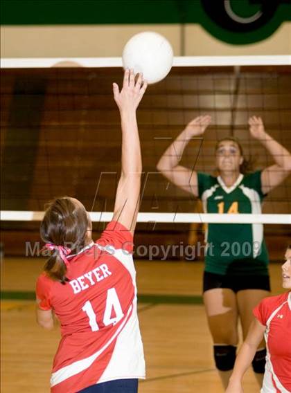 Thumbnail 1 in Beyer @ Davis photogallery.