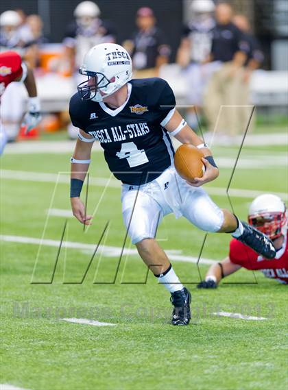 Thumbnail 3 in THSCA All-Star Football Game photogallery.
