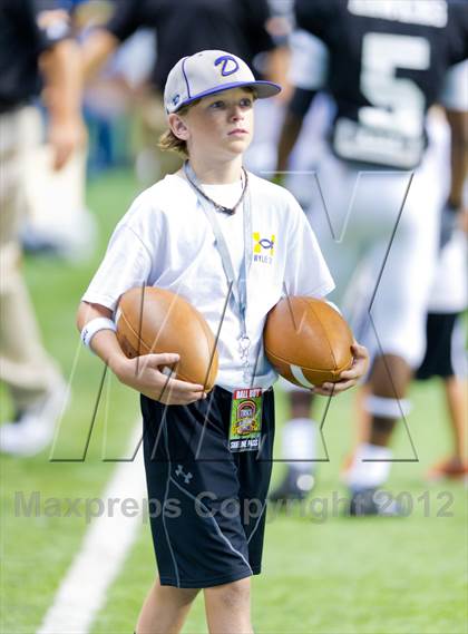 Thumbnail 1 in THSCA All-Star Football Game photogallery.