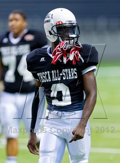 Thumbnail 3 in THSCA All-Star Football Game photogallery.