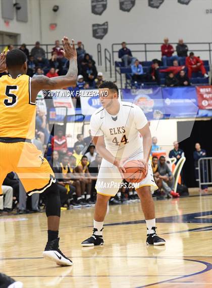 Thumbnail 3 in Cleveland Heights vs. Centerville photogallery.