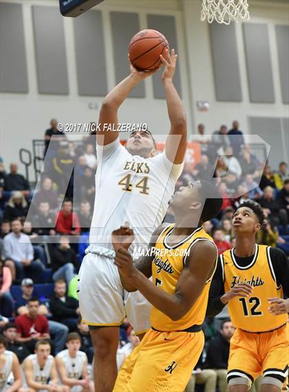 Thumbnail 1 in Cleveland Heights vs. Centerville photogallery.