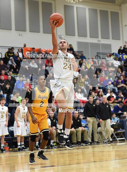 Thumbnail 3 in Cleveland Heights vs. Centerville photogallery.