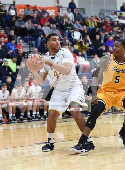 Thumbnail 2 in Cleveland Heights vs. Centerville photogallery.