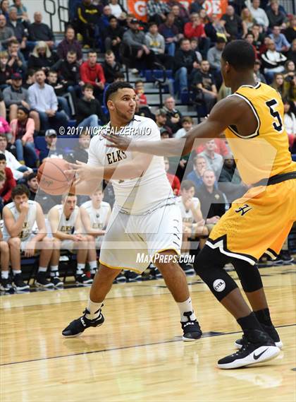 Thumbnail 1 in Cleveland Heights vs. Centerville photogallery.