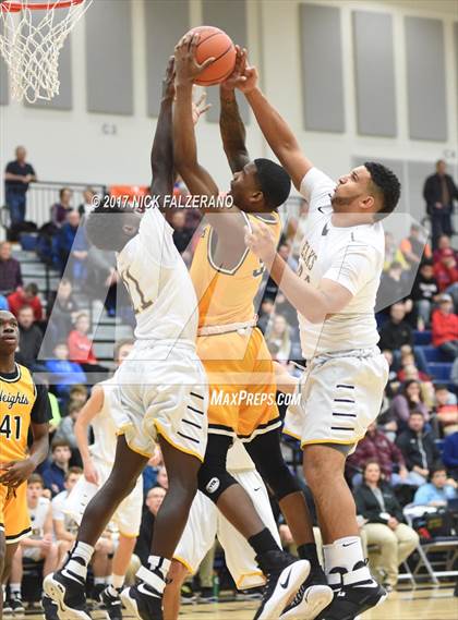 Thumbnail 1 in Cleveland Heights vs. Centerville photogallery.