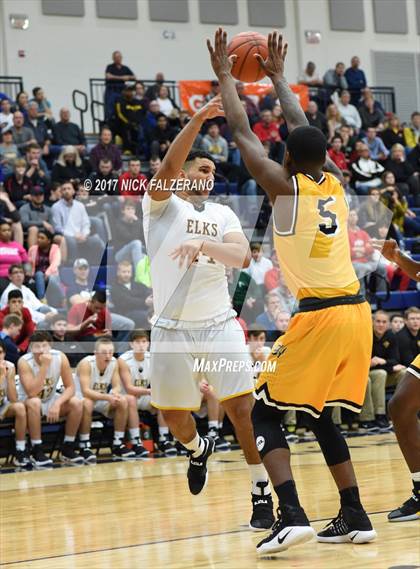 Thumbnail 2 in Cleveland Heights vs. Centerville photogallery.