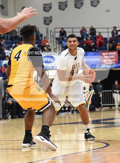 Thumbnail 1 in Cleveland Heights vs. Centerville photogallery.