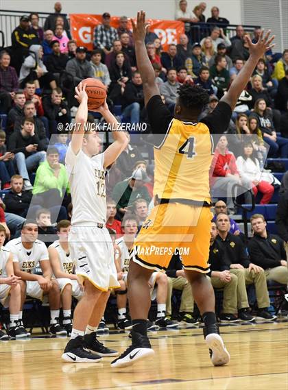 Thumbnail 1 in Cleveland Heights vs. Centerville photogallery.