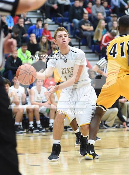 Thumbnail 3 in Cleveland Heights vs. Centerville photogallery.